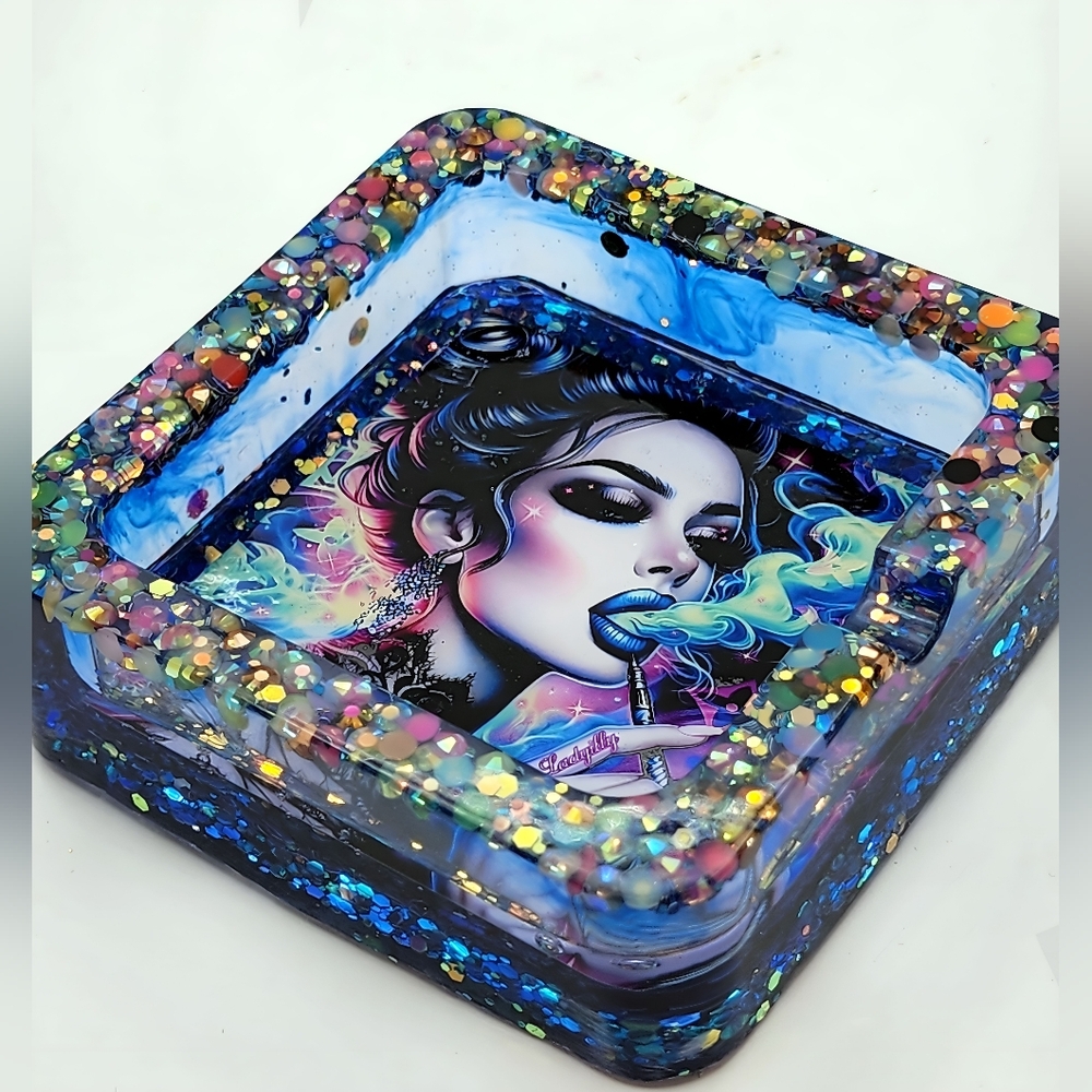 Luxury Ash Tray - Picture 2 of 9